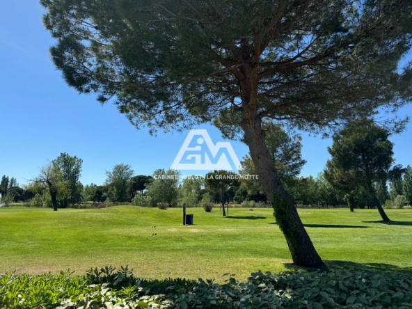 Villa P2 avec terrasse, piscine et vue sur golf à La Grande-Motte