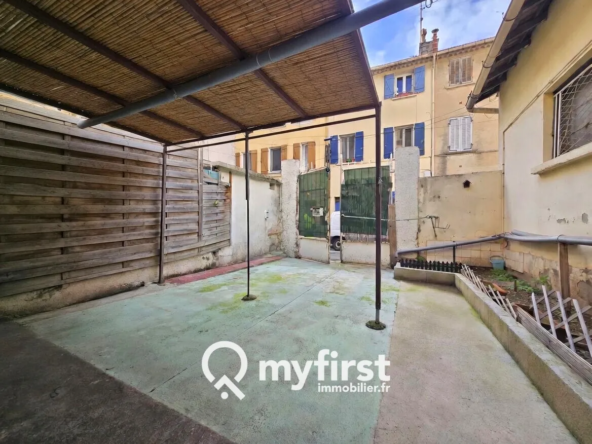 Investissement immobilier à Toulon avec maison et hangar loués, rendement attractif