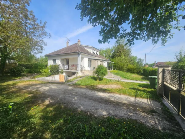 Maison 3 chambres avec garage double et terrasse à Buchères - 110 m²
