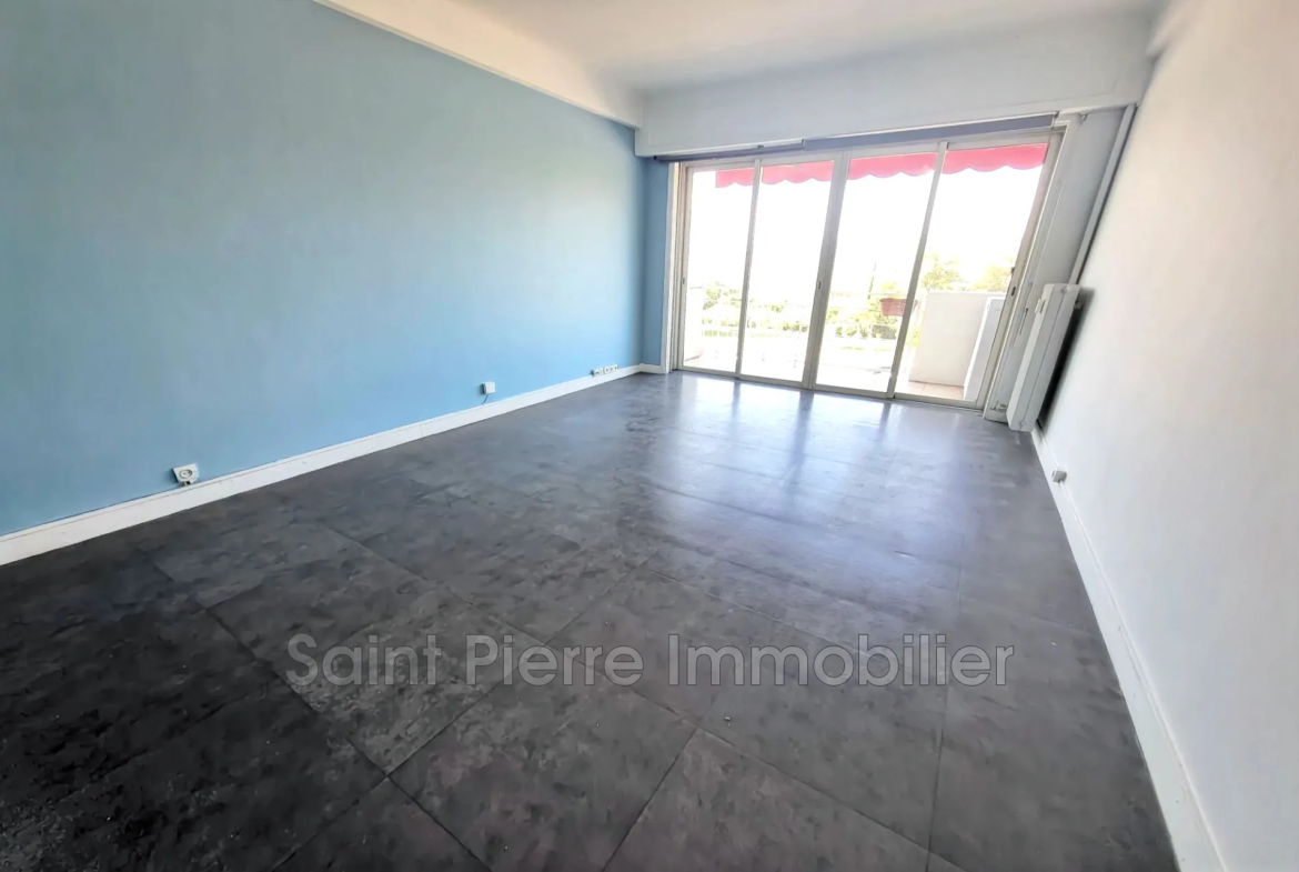 Appartement 2 pièces à Cagnes-sur-Mer proche plage avec vue mer 