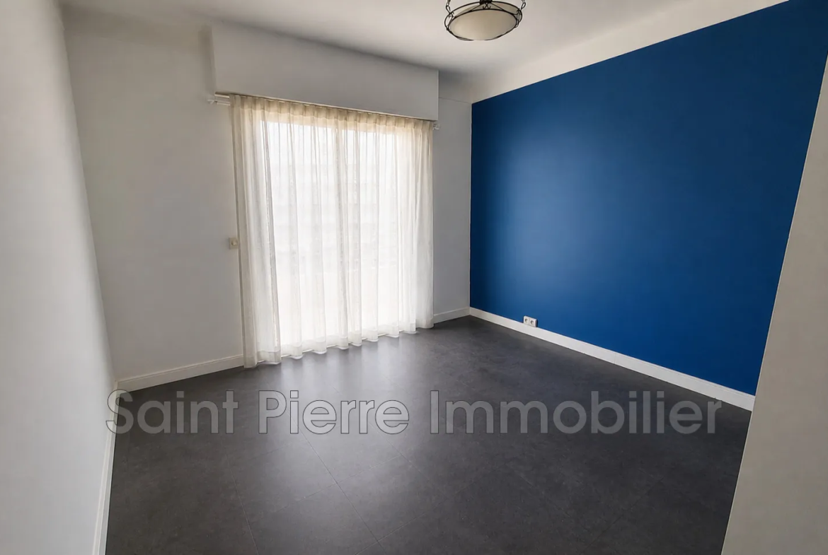 Appartement 2 pièces à Cagnes-sur-Mer proche plage avec vue mer 