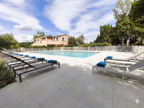 Mazet meublé avec patio et parking à Saint-Rémy-de-Provence