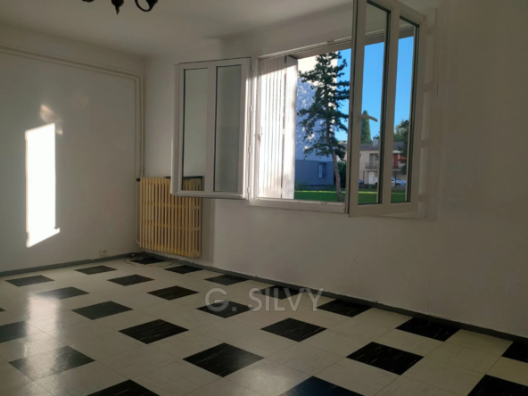 Investissement immobilier : T2 de 55 m² à Orange, idéal locatif
