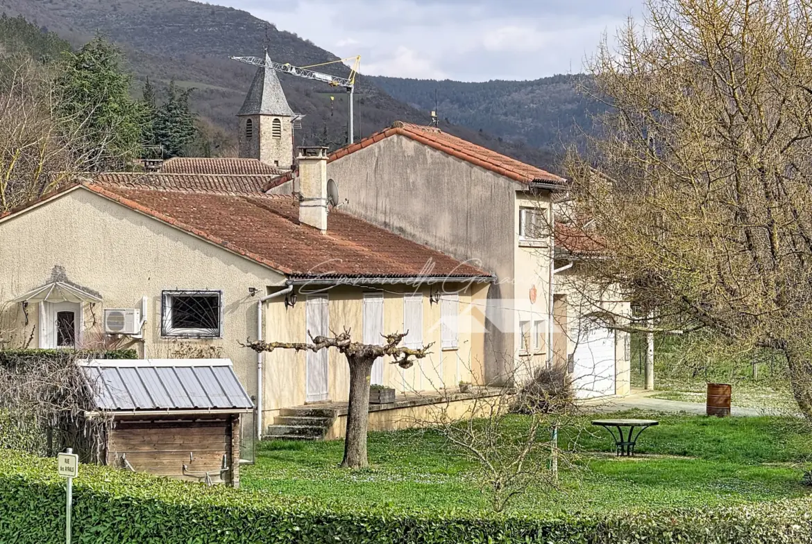 Maison familiale avec jardin, garage et indépendant à Versols et Lapeyre 