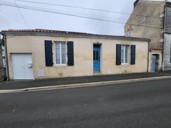 Maison en pierre à Luçon avec grand potentiel rénovatif