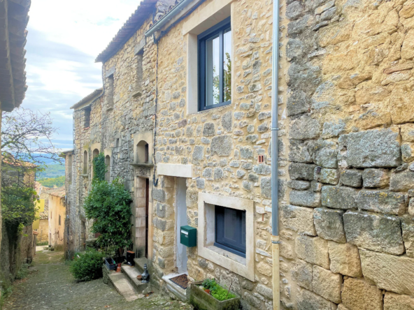 Maison de village en pierre de 80 m² à Castellet en Luberon – Opportunité d'investissement