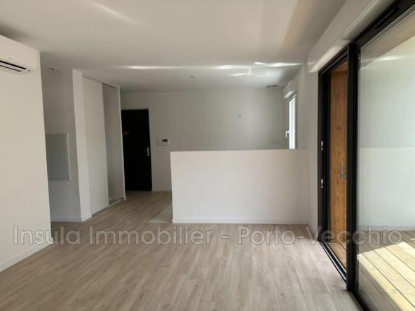 Charmant appartement T2 climatisé à Sainte-Lucie-de-Porto-Vecchio avec terrasse