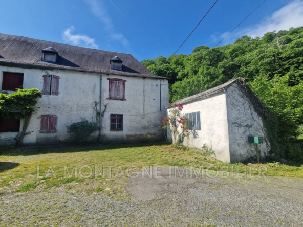 Maison à rénover à 2 km d'Argelès-Gazost avec grand terrain et potentiel d'agrandissement