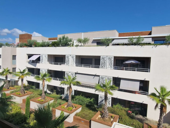 Appartement 2 pièces moderne avec terrasse et piscine à Port Fréjus