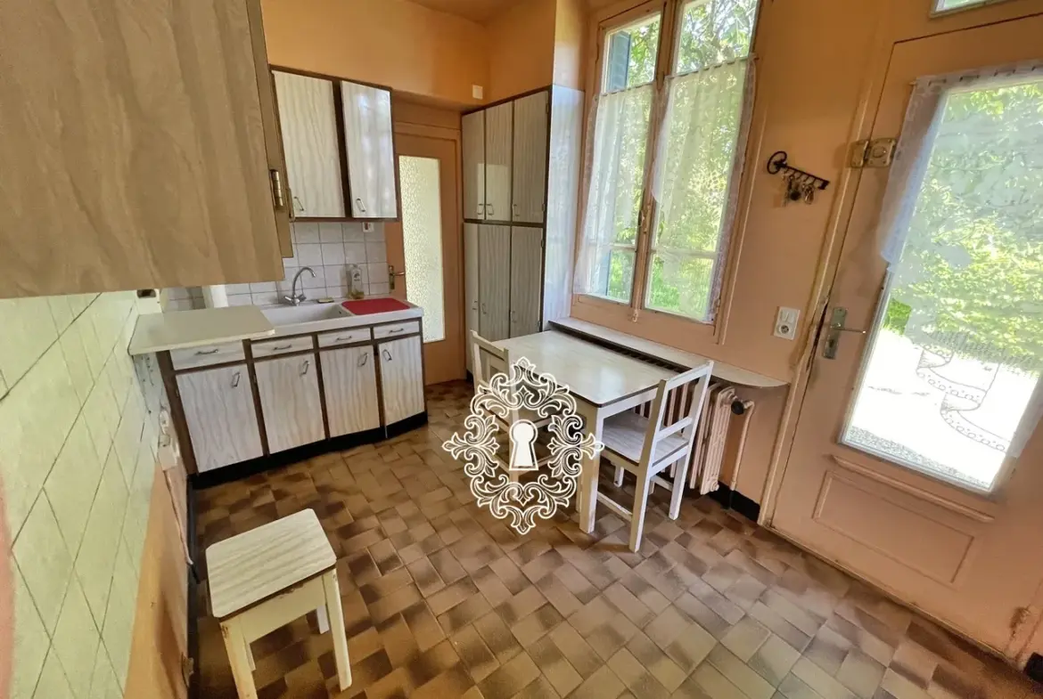 Maison à rénover avec jardin et sous-sol à Donnemarie-Dontilly en Seine-et-Marne 