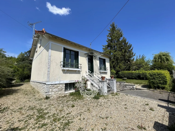 Maison à rénover avec jardin et sous-sol à Donnemarie-Dontilly en Seine-et-Marne