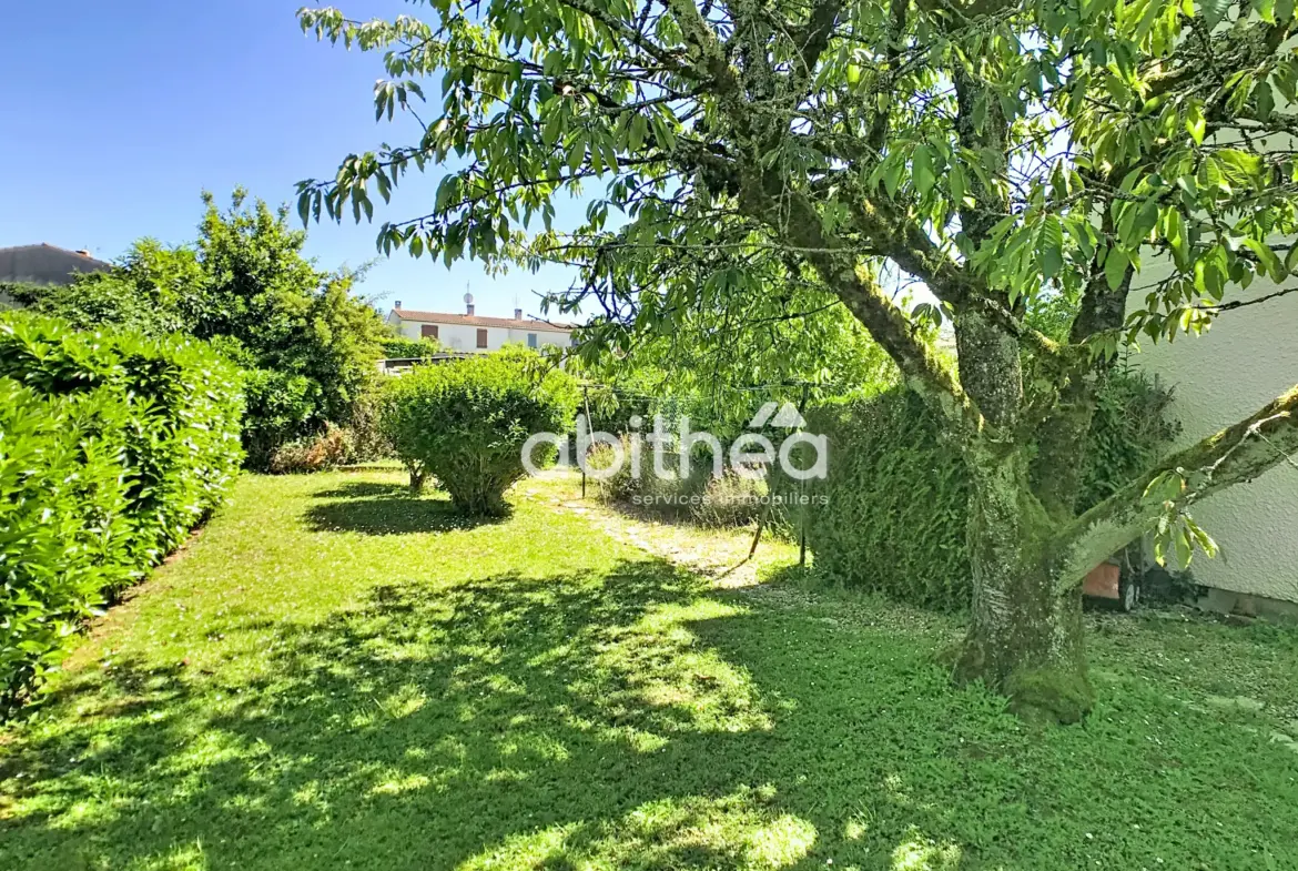 Maison familiale à Gond Pontouvre avec jardin et 3 chambres 