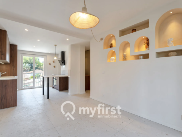 Bel appartement T3 avec terrasse à Toulon, rénové et clé en main