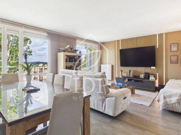 Superbe appartement 4 pièces rénové avec balcon, garage et cave à Corbeil-Essonnes