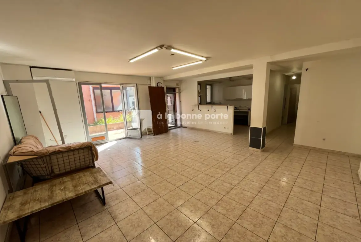 Maison à rénover de 90 m² avec terrasse à Toulon proche plage des Mourillons 
