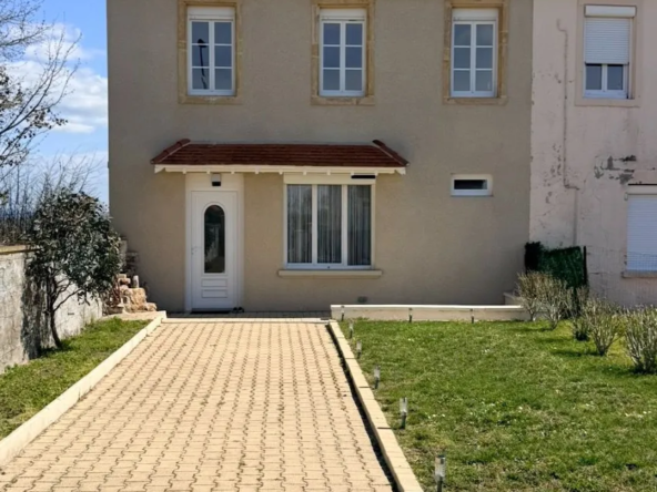 Maison de village rénovée avec vue unique sur la Loire à Avrilly