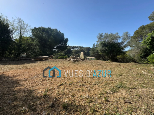 Terrain constructible de 2000 m² à Vallauris - Vue plein sud au calme