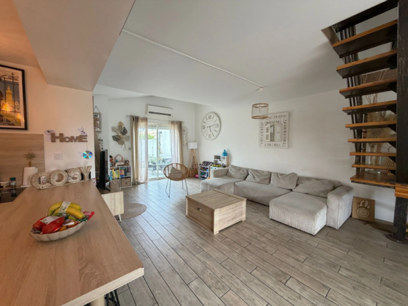 Charmante maison mitoyenne T4 rénovée à Gignac - 95 m² avec jardin et parking