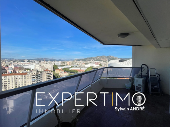 Appartement T2 avec grande terrasse, parking et vue à Marseille 8ème