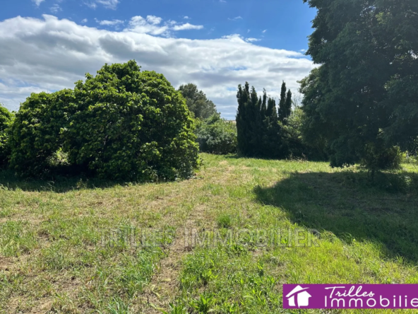 Terrain à bâtir de 1 450 m² à Claira avec permis de construire validé