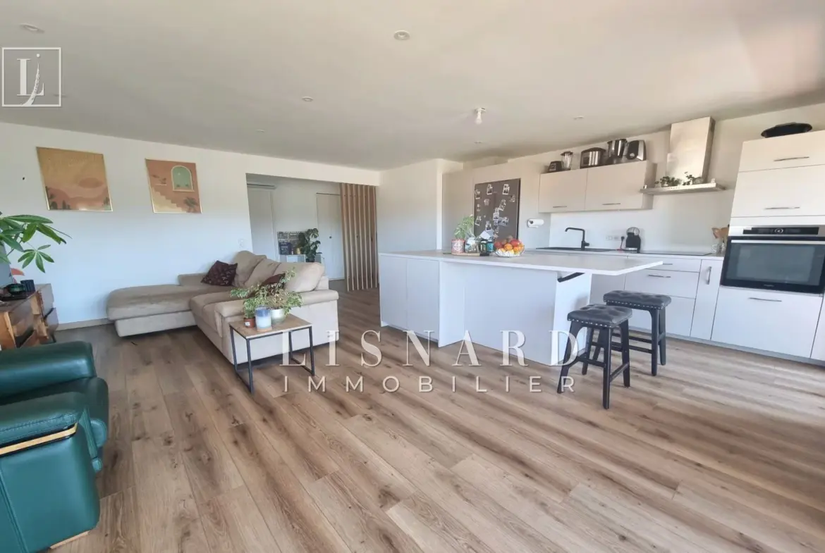 Vente d'un appartement 3 pièces avec terrasse à Vallauris proche Sophia-Antipolis 