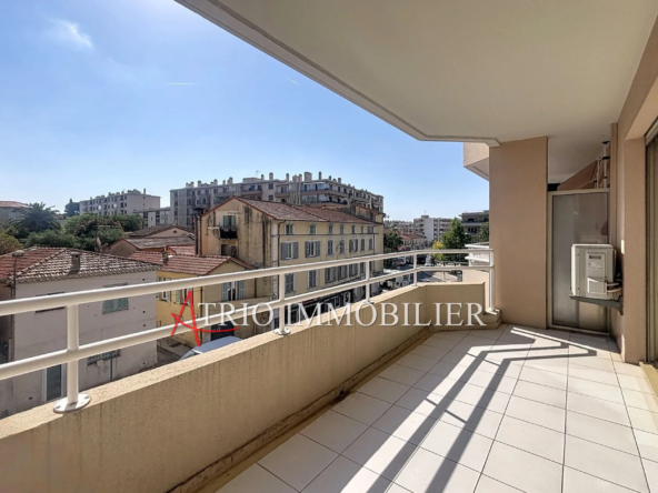 Appartement lumineux de 30m² avec terrasse à Cagnes-sur-Mer dans le quartier du Béal
