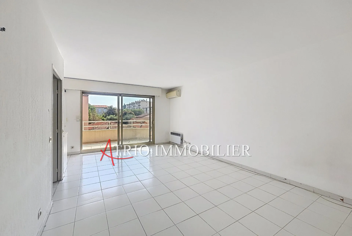 Appartement lumineux de 30m² avec terrasse à Cagnes-sur-Mer dans le quartier du Béal 