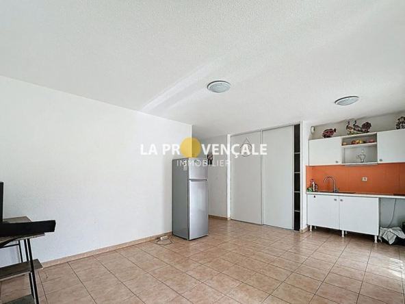 Appartement T2 avec terrasse, piscine et parking à Trets - Résidence récente
