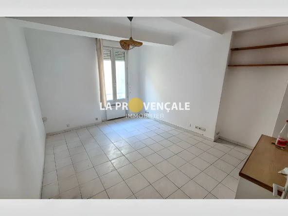 Maison de ville T3 avec garage et cave à Trets - Centre historique