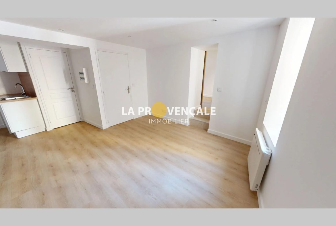 Appartement T2 rénové avec Vue Ville à Trets – Idéal Premier Achat ou Investissement 