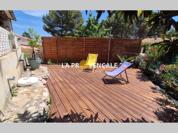 Maison rénovée 3 pièces avec parking et cave à Puyloubier