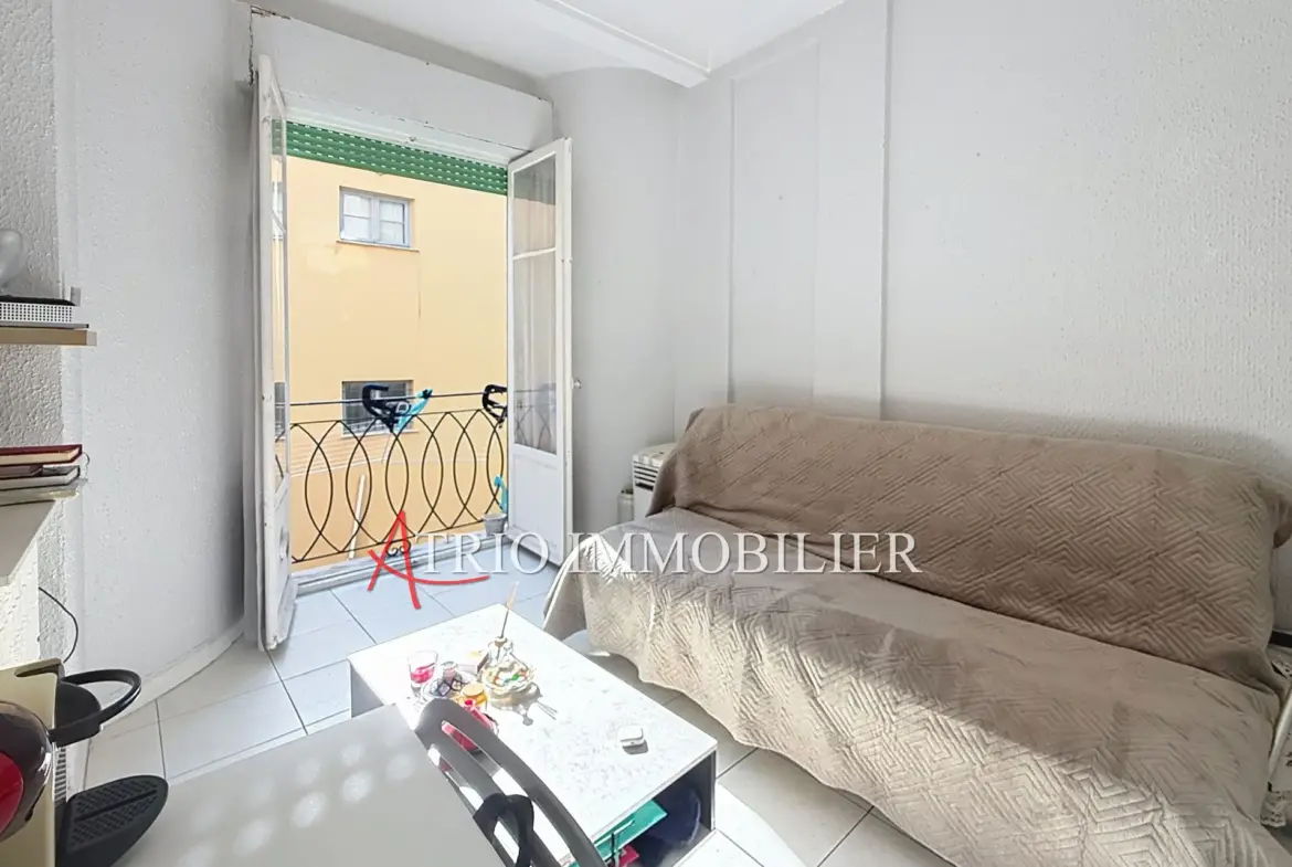 Studio à vendre à Nice, centre-ville, calme et lumineux, parfait pour investissement ou premier achat 