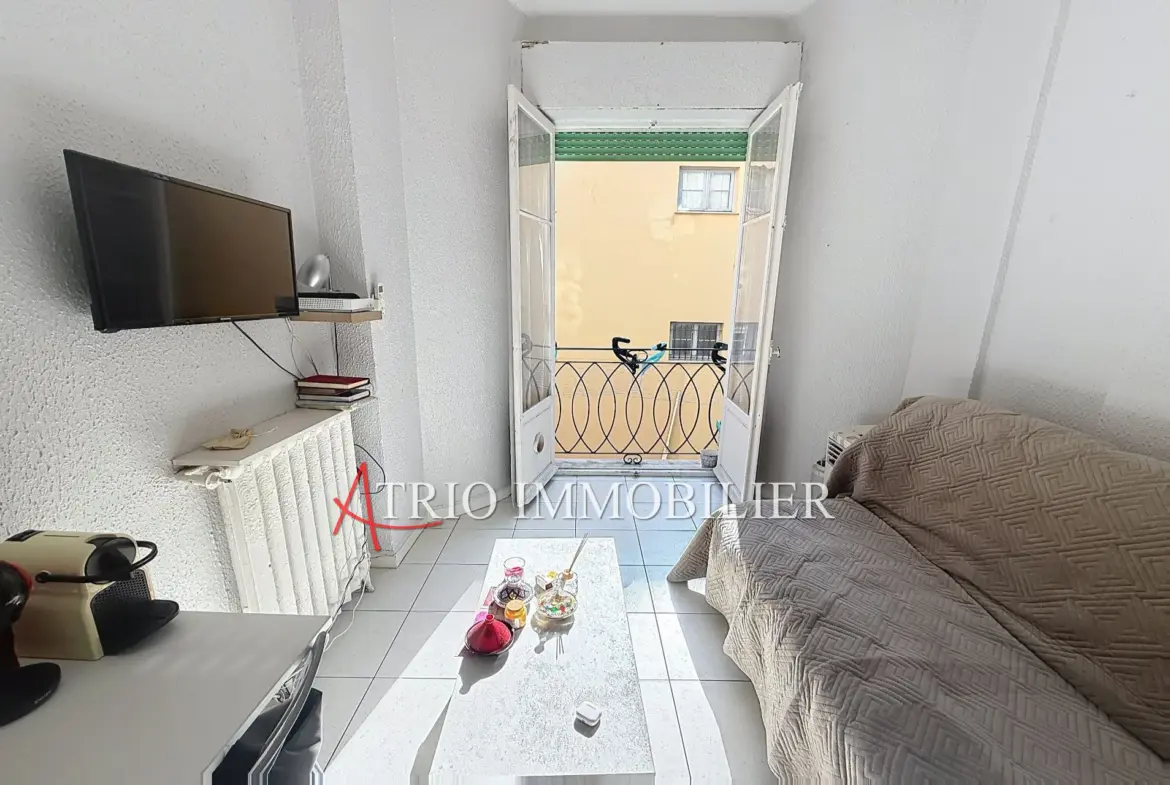Studio à vendre à Nice, centre-ville, calme et lumineux, parfait pour investissement ou premier achat 
