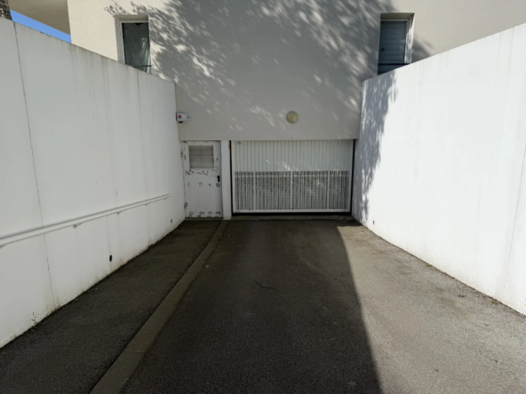 Garage sécurisé en sous-sol à Saint-Avé, centre-ville