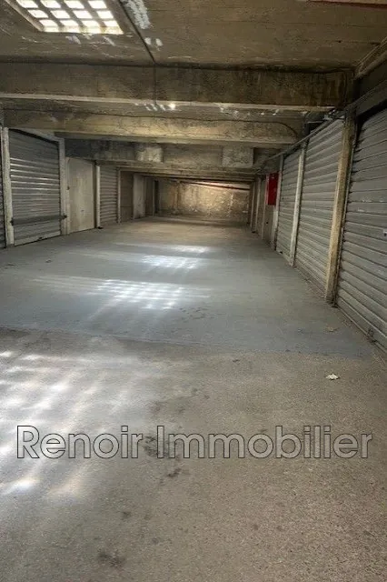 Garage en sous-sol de 16 m² à Nice, quartier Saint-Philippe 