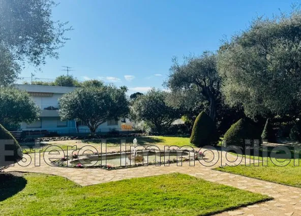 Studio avec terrasse en dernier étage à Cannes, résidence de luxe à Pierre Longue