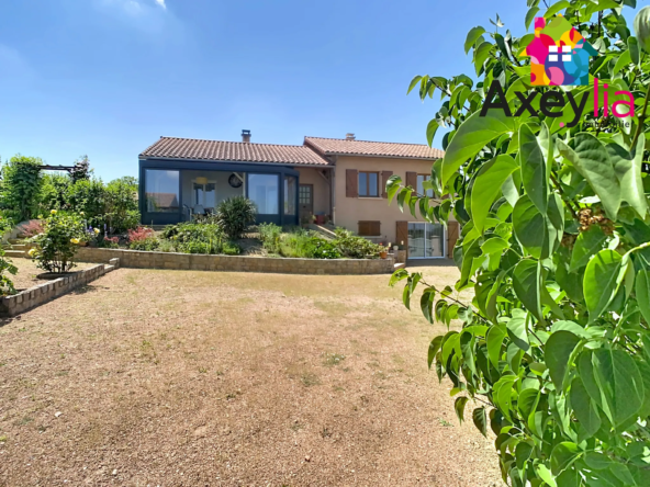 Maison familiale à vendre à Lentigny avec vue dégagée et dépendances