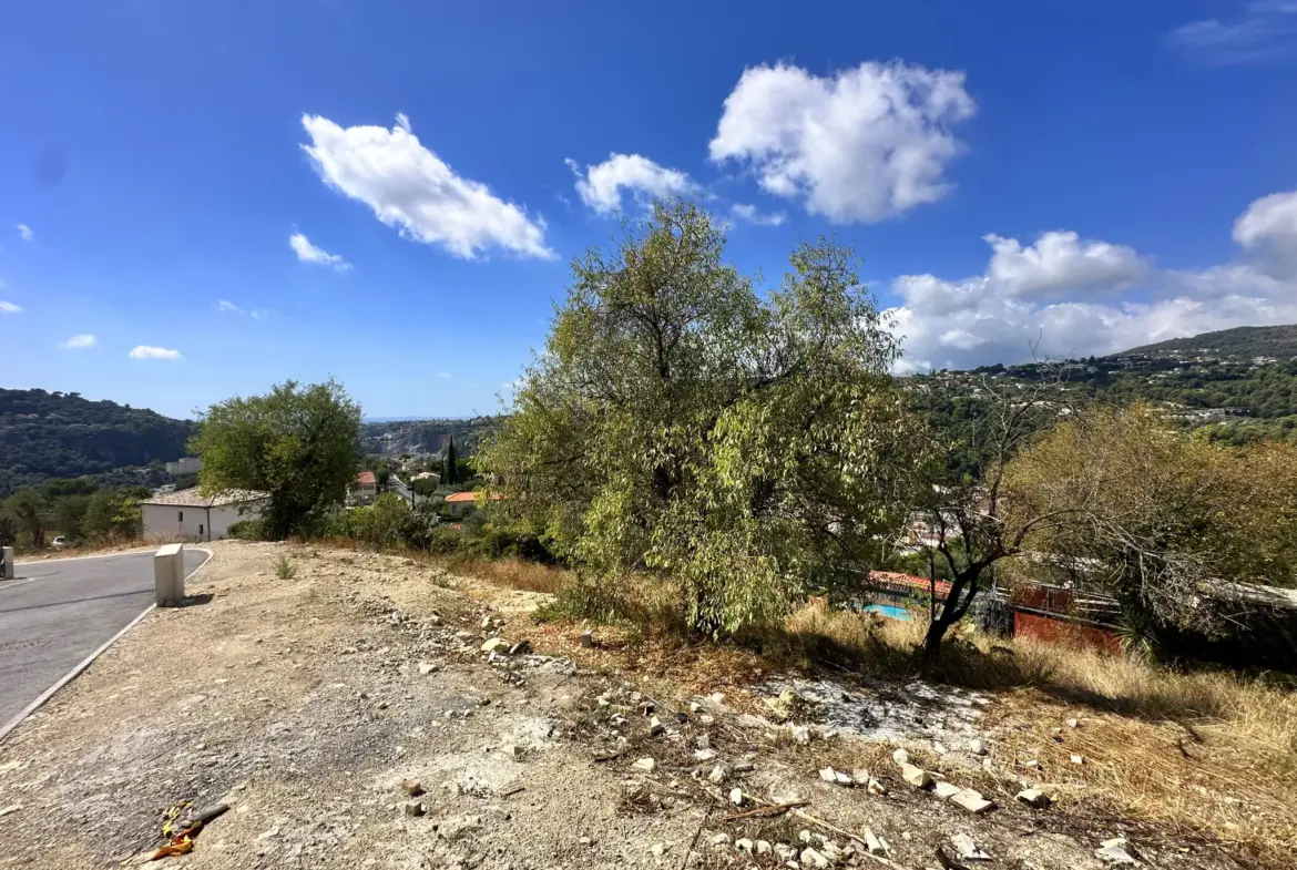 Terrain à bâtir de 770 m² avec vue dégagée à Saint-André-de-la-Roche 