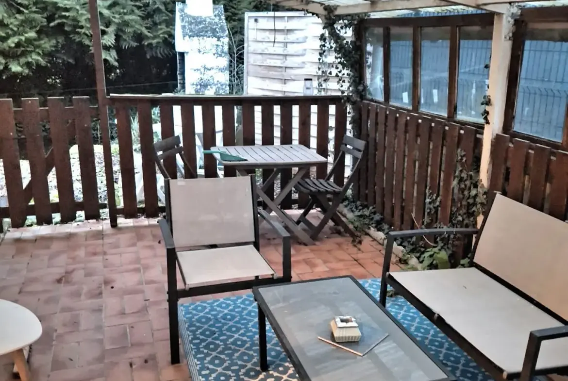 Chalet de loisir à vendre à Lecluse avec terrasse et accès à l’eau 