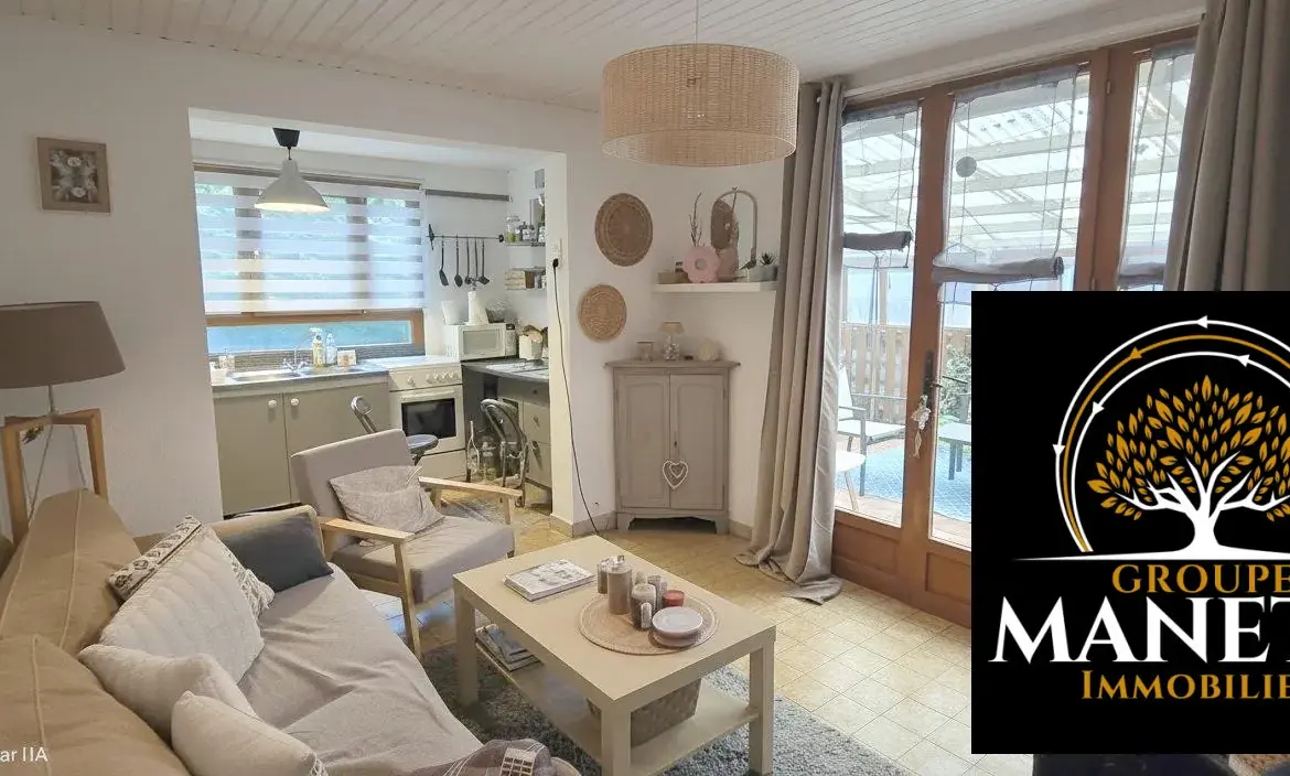 Chalet de loisir à vendre à Lecluse avec terrasse et accès à l’eau 