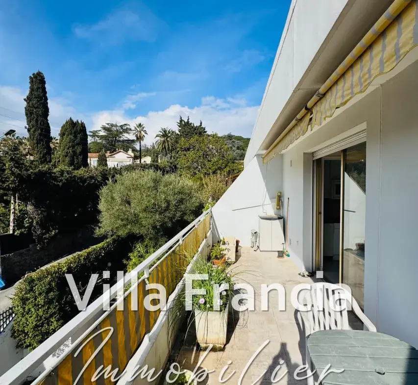 Studio en dernier étage avec terrasse à Cannes dans résidence de luxe 