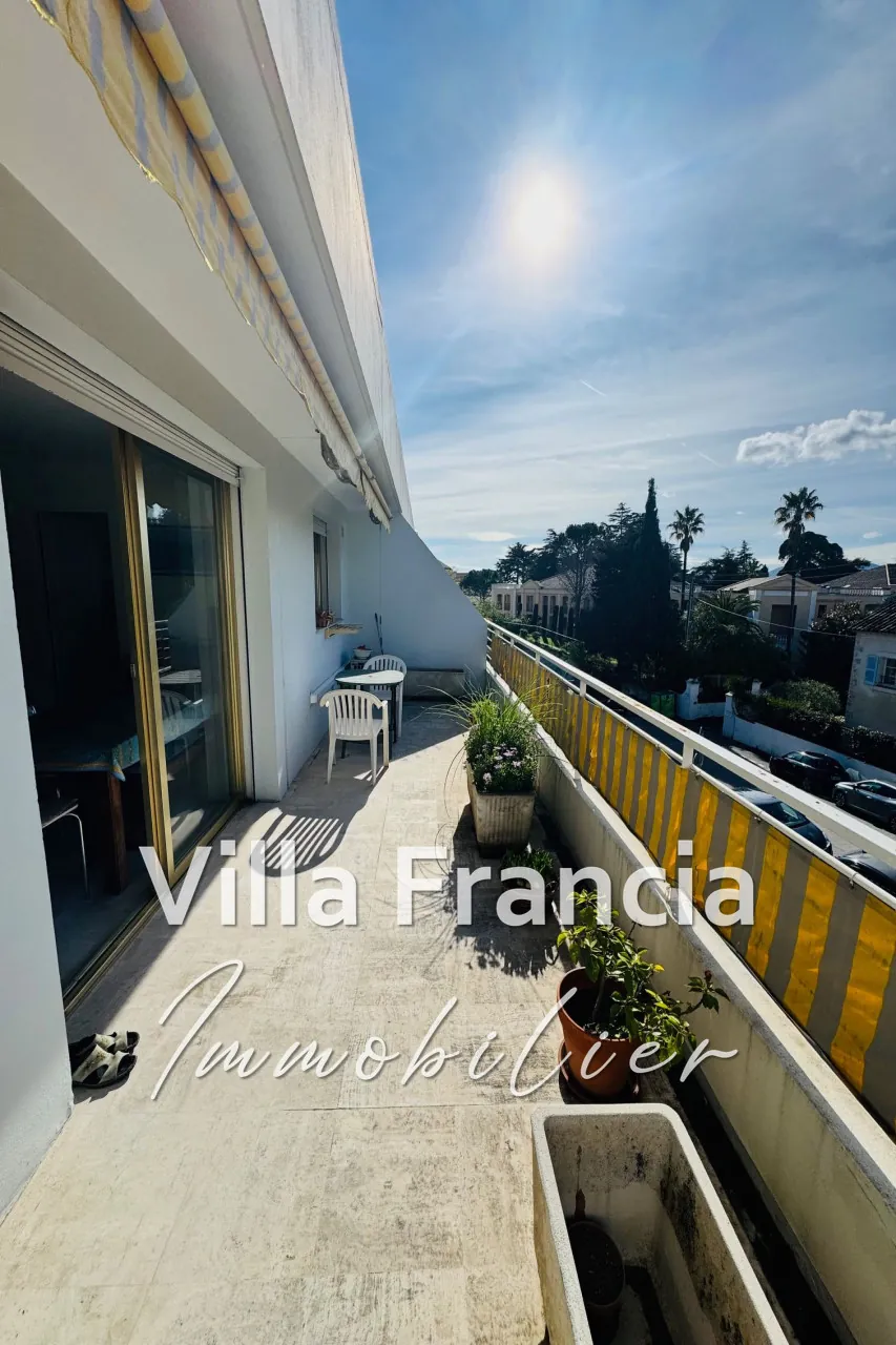 Studio en dernier étage avec terrasse à Cannes dans résidence de luxe 