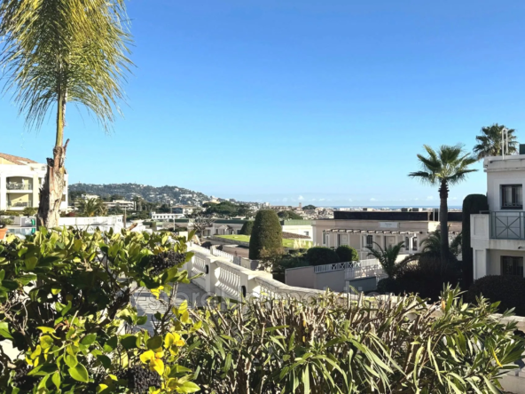 Appartement 2 pièces à vendre à Cannes, secteur Croix des Gardes avec piscine et parking
