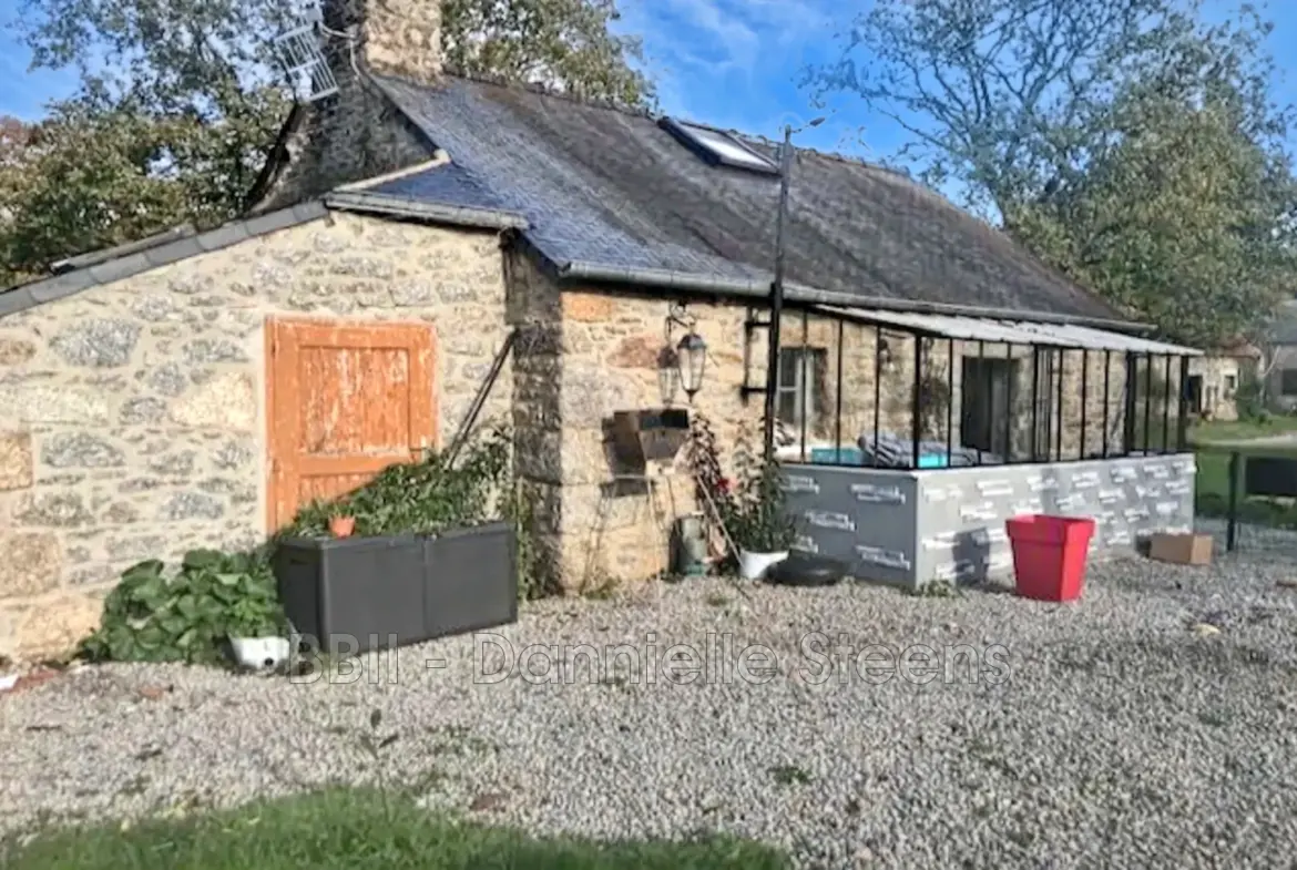 Belle maison en pierre à vendre à Canihuel, 50 m² avec terrain et potentiel d'agrandissement 