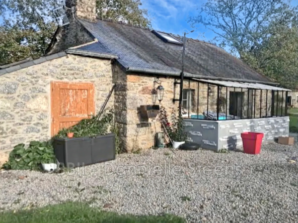 Belle maison en pierre à vendre à Canihuel, 50 m² avec terrain et potentiel d'agrandissement