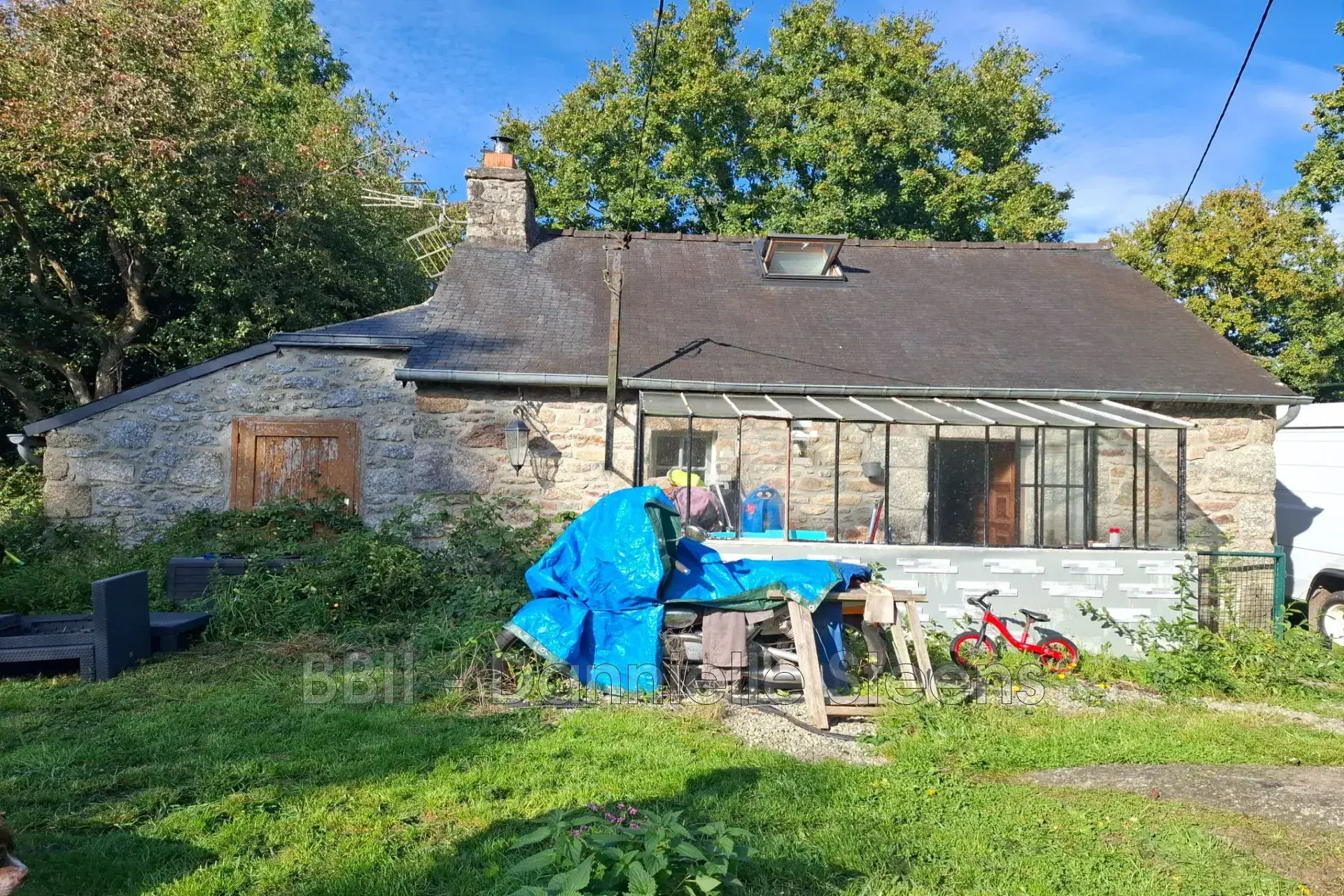 Belle maison en pierre à vendre à Canihuel, 50 m² avec terrain et potentiel d'agrandissement 