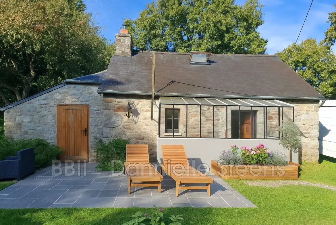 Belle maison en pierre à vendre à Canihuel, 50 m² avec terrain et potentiel d'agrandissement 