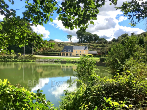 Maison de 340 m² avec restaurant au bord de l'étang du Pellinec à Canihel