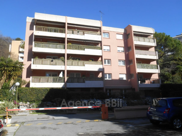 Bel appartement 1 pièce avec terrasse et parking à Nice Nord