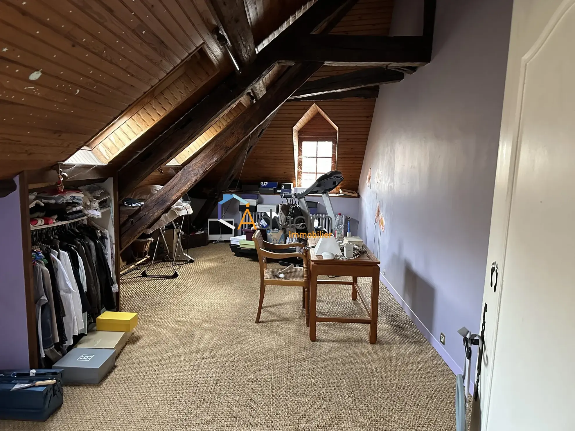 Immeuble en Centre-ville à Courtenay avec espace commercial et appartement 